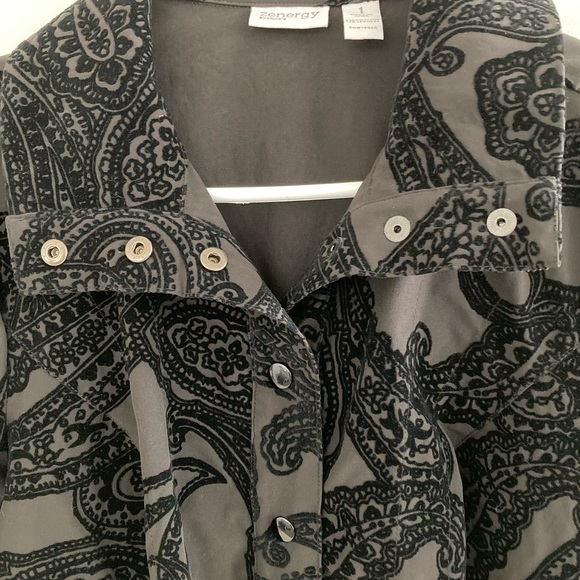 Chicos Zenergy Black Shirt Jacket Snap Button Paisley Textured Size 1 - Picture 5 of 7